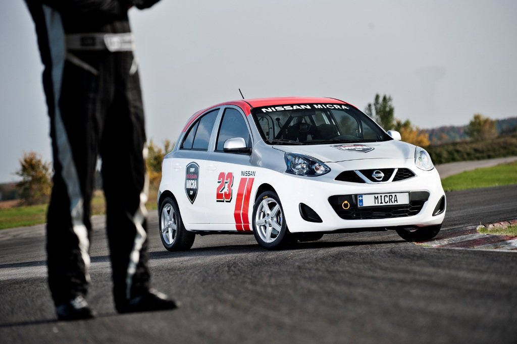 2015 Nissan Micra Cup Canada