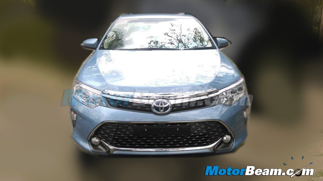 2015 Toyota Camry Facelift Front India Launch