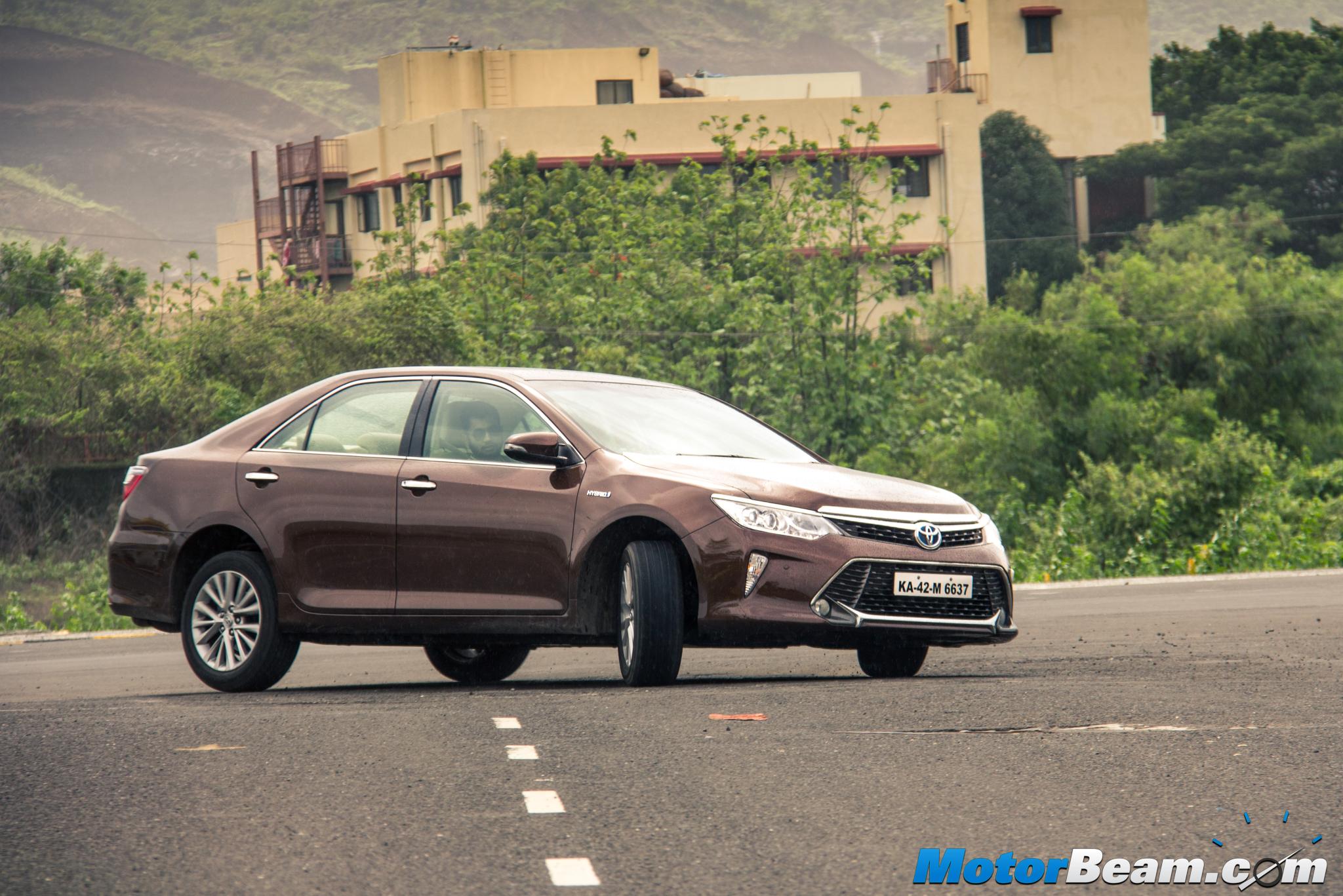 2015 Toyota Camry Hybrid Review