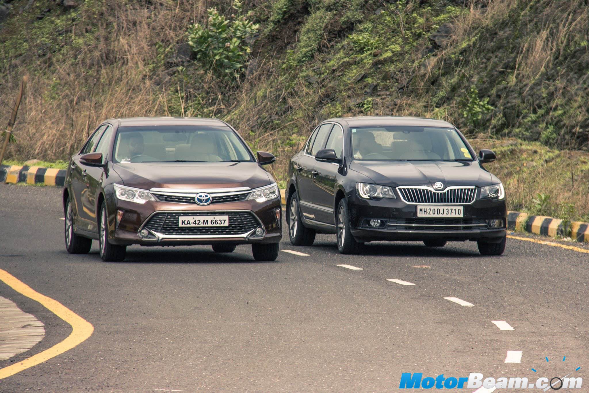 2015 Toyota Camry vs Skoda Superb Comparison