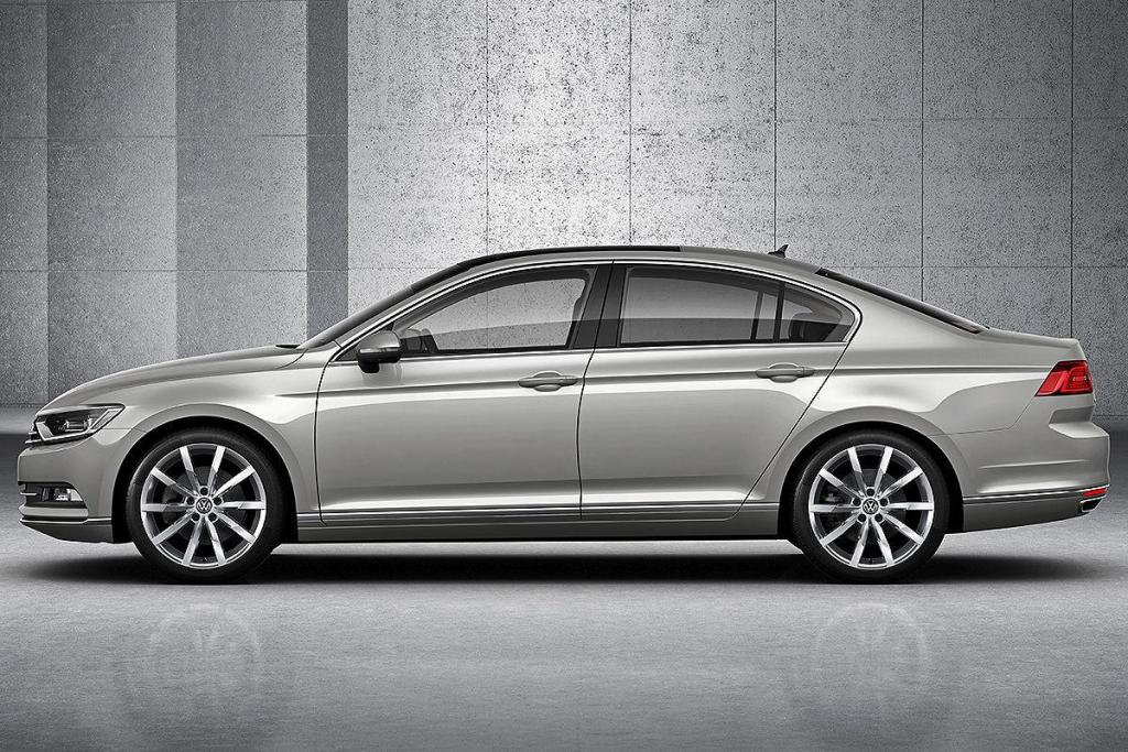 2015 Volkswagen Passat Side