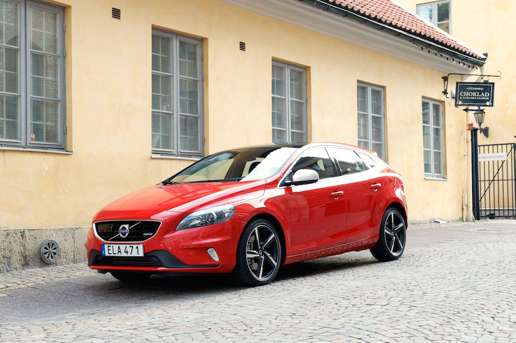 2015 Volvo V40 R Design India Launch