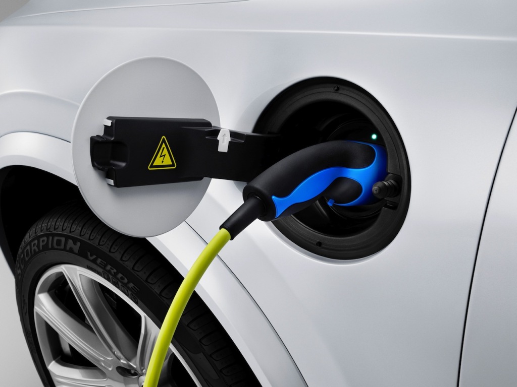 2015 Volvo XC90 Plug-In Charging Cable