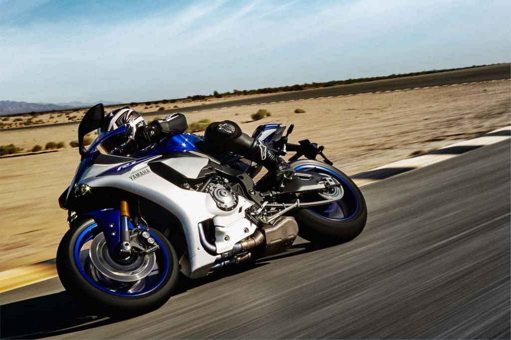 2015 Yamaha R1 Handling