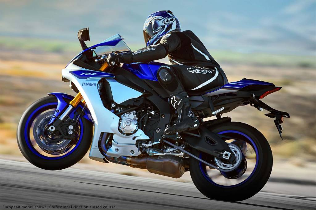 2015 Yamaha R1 Wheelie