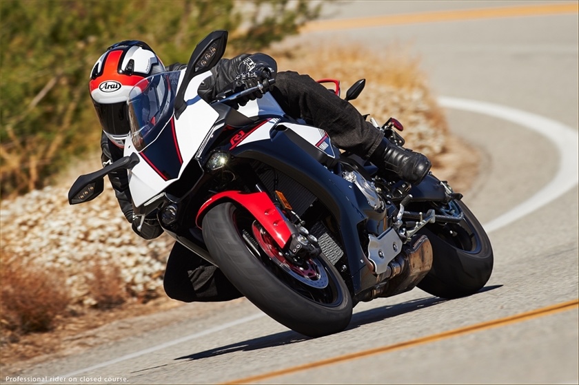 2015 Yamaha R1S Handling