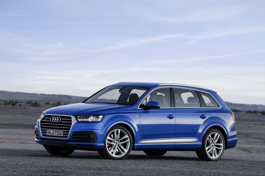2016 Audi Q7 Side