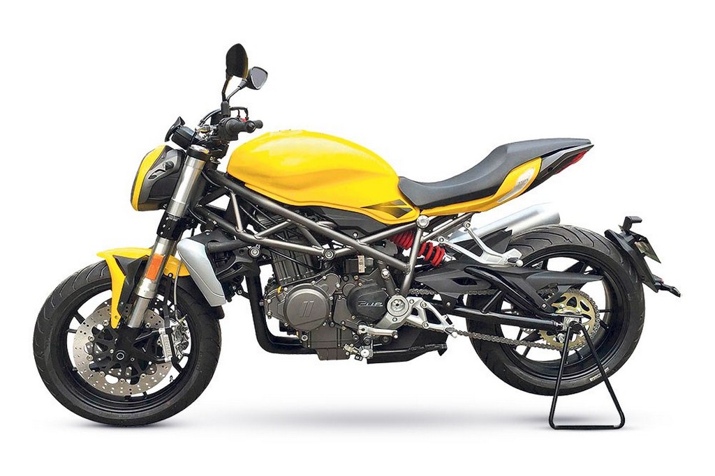 2016 Benelli 750 Side