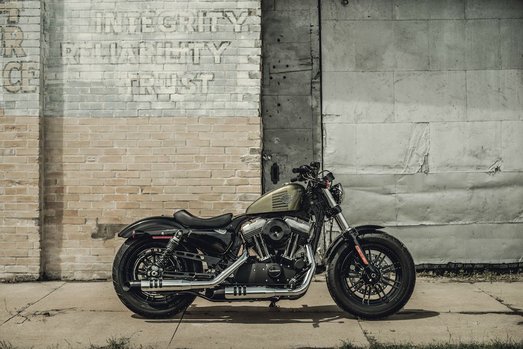 2016 Harley Iron 883 Test Ride Competition