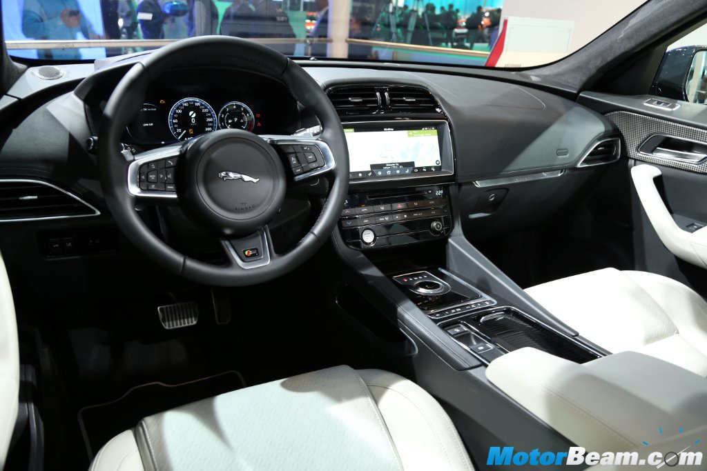 2016 Jaguar F-Pace Dashboard
