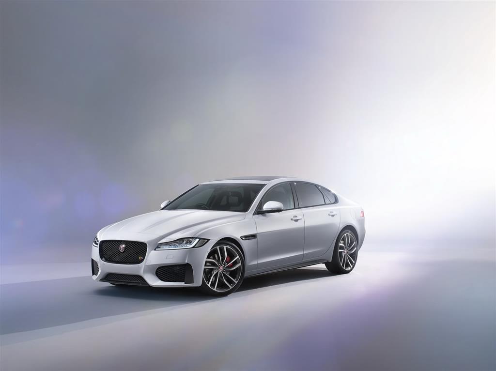 2016 Jaguar XF Side