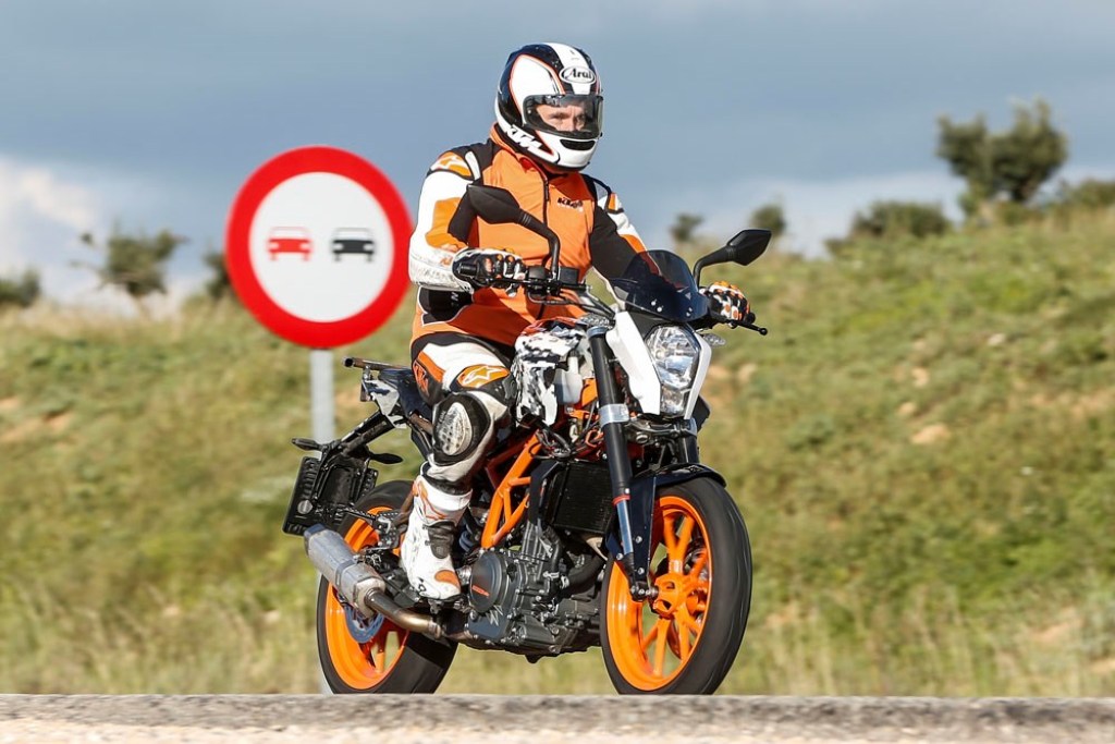 2016 KTM Duke 390 Spy Shot