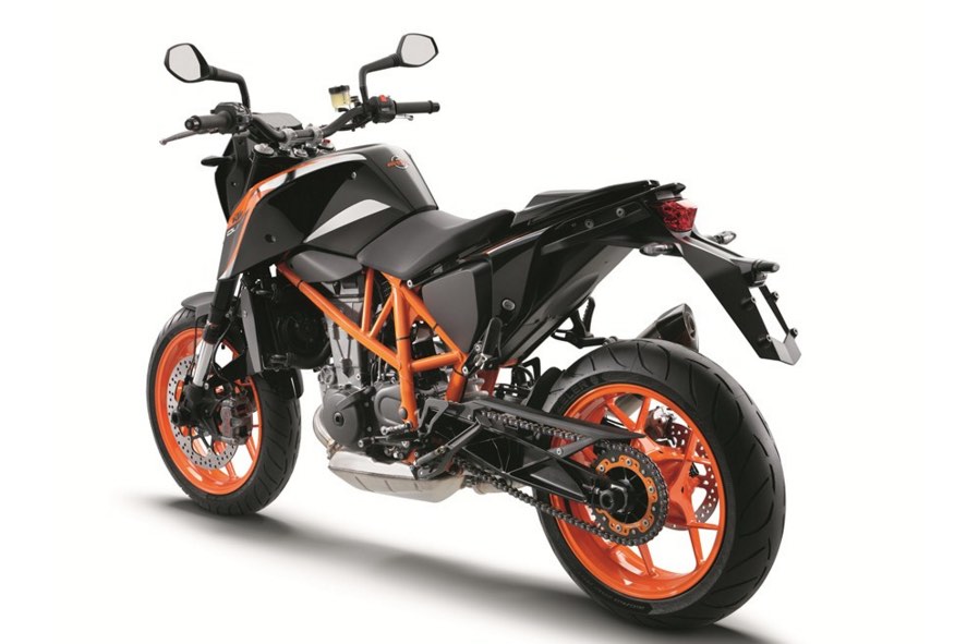 2016 KTM Duke 690 R Rear