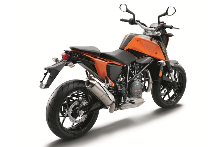 2016 KTM Duke 690 Rear
