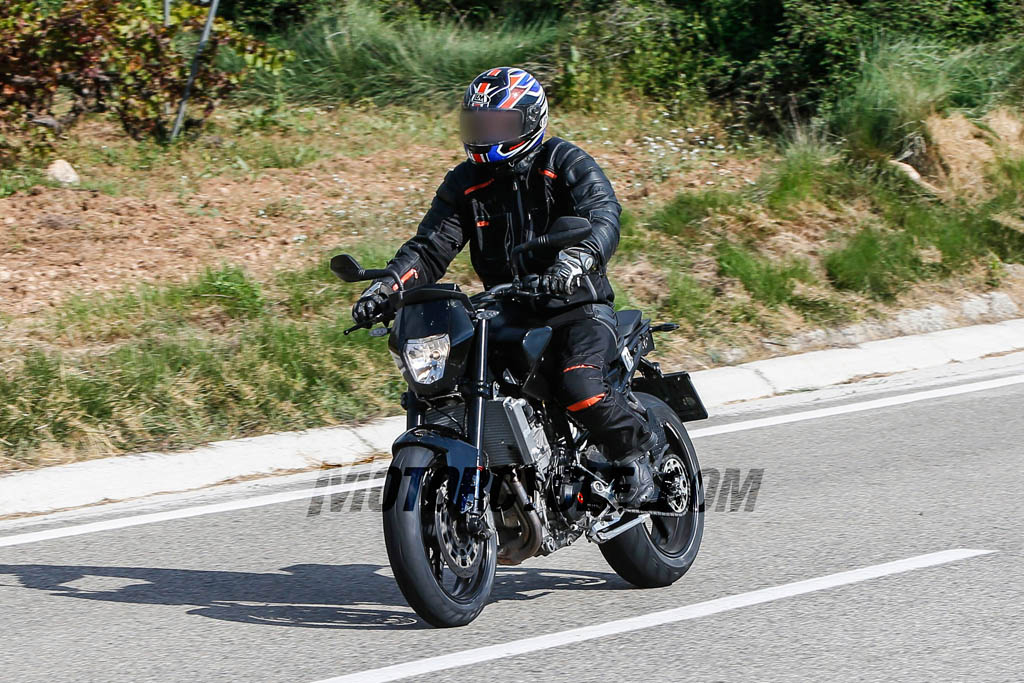 2016 KTM Duke 890 Front