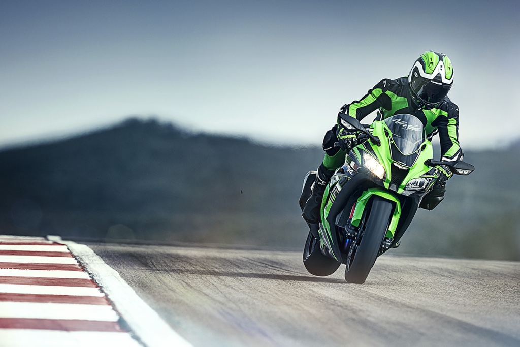 2016 Kawasaki Ninja ZX-10R Handling