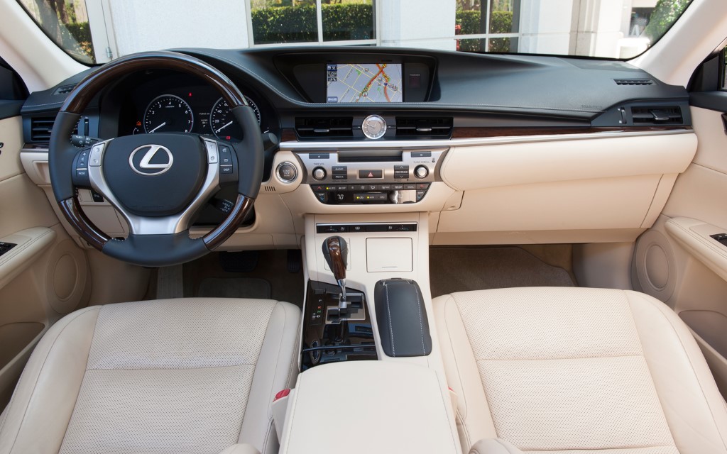 2016 Lexus ES Interior