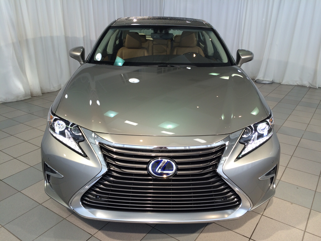 2016 Lexus ES300 H Front