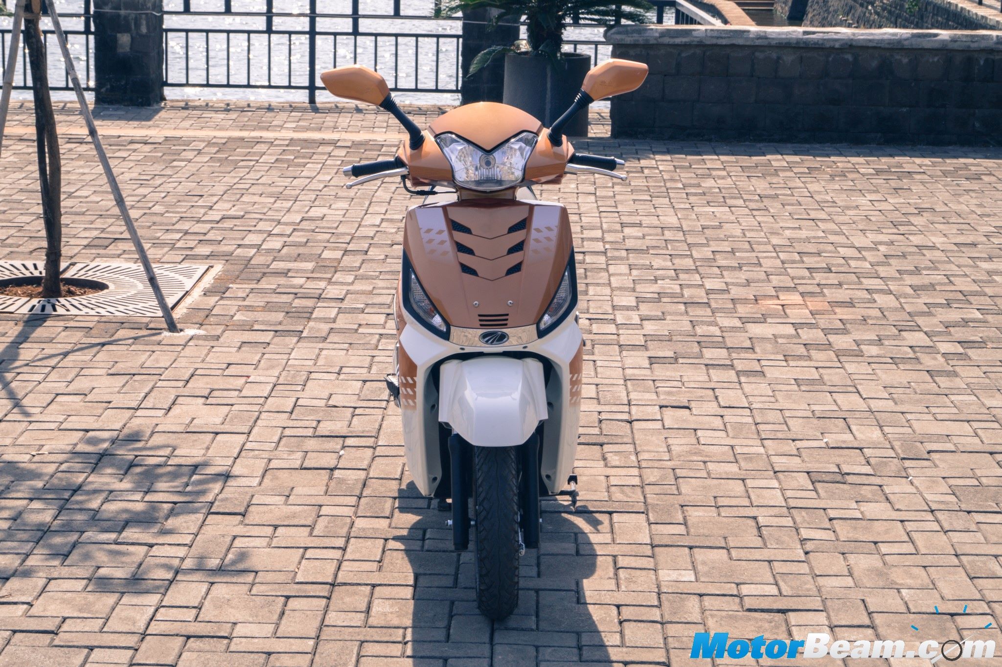 2016 Mahindra Gusto 125 Front