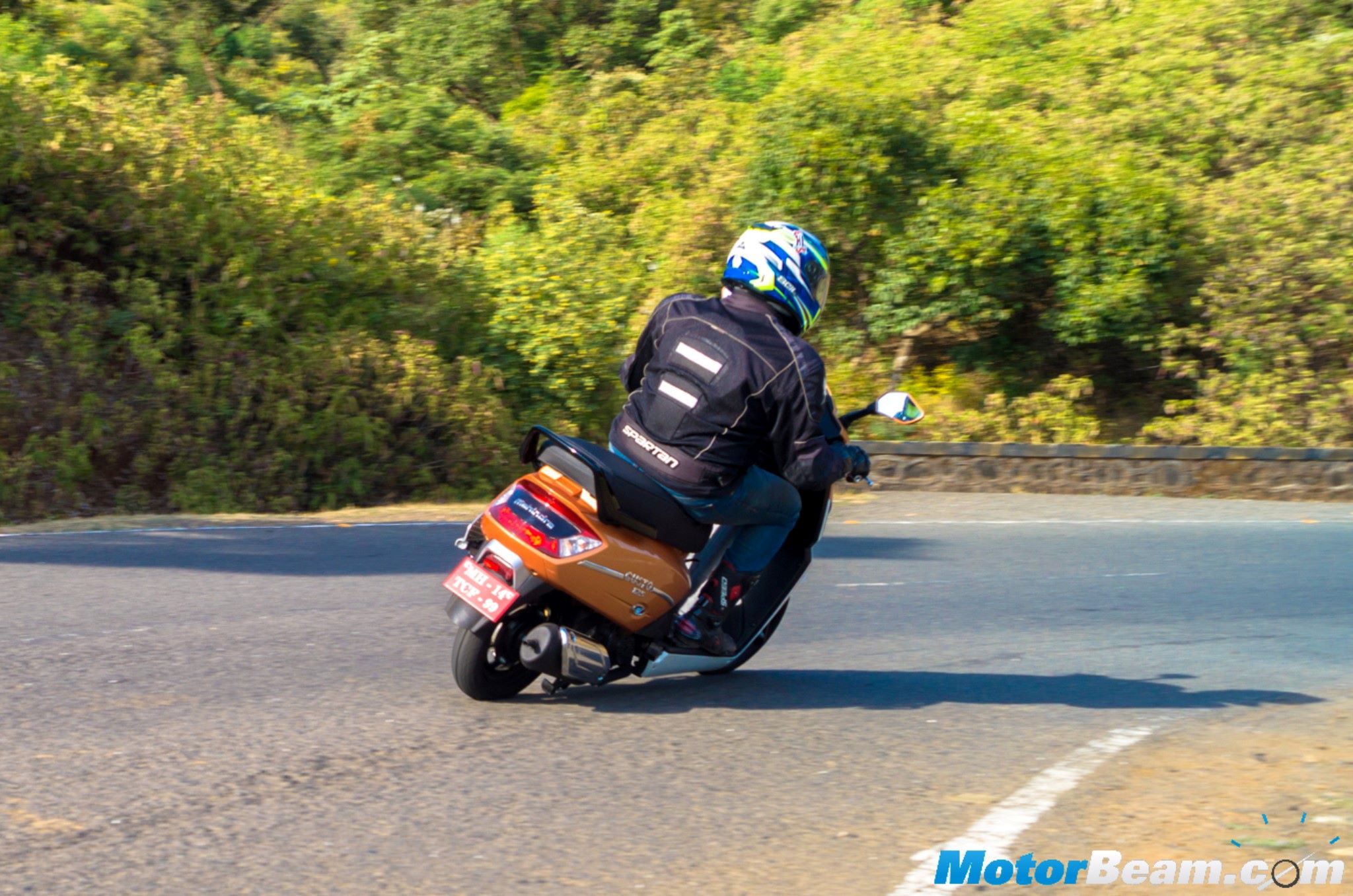 2016 Mahindra Gusto 125 Handling
