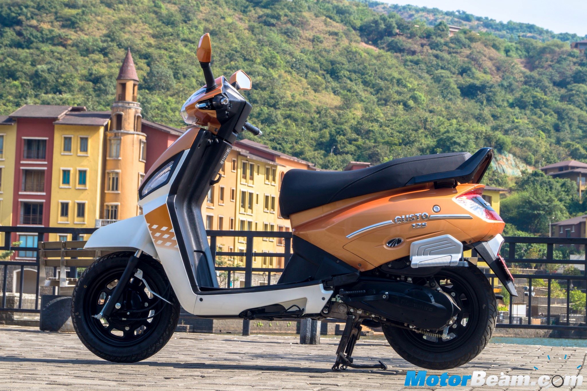 2016 Mahindra Gusto 125 Side