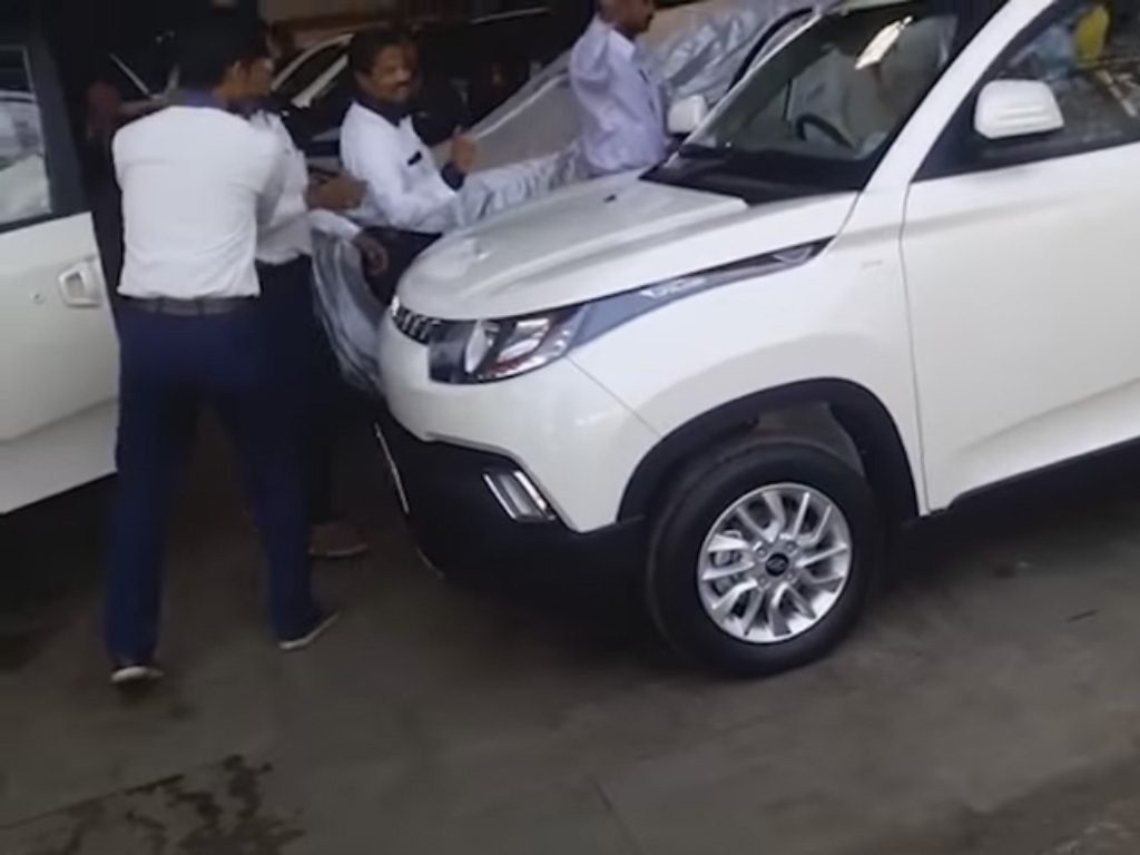 2016 Mahindra KUV 100 Front Screenshot