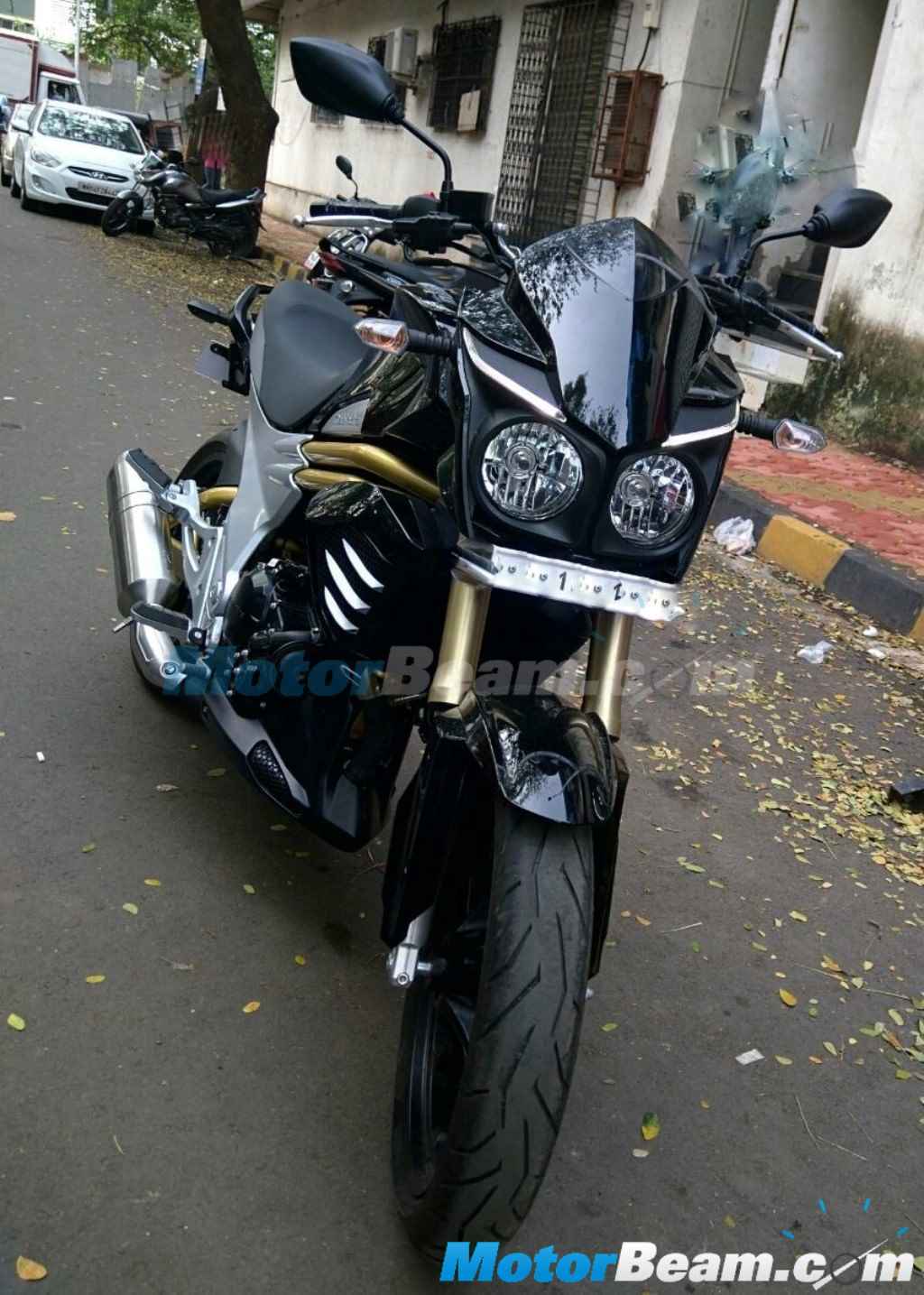 2016 Mahindra Mojo Front