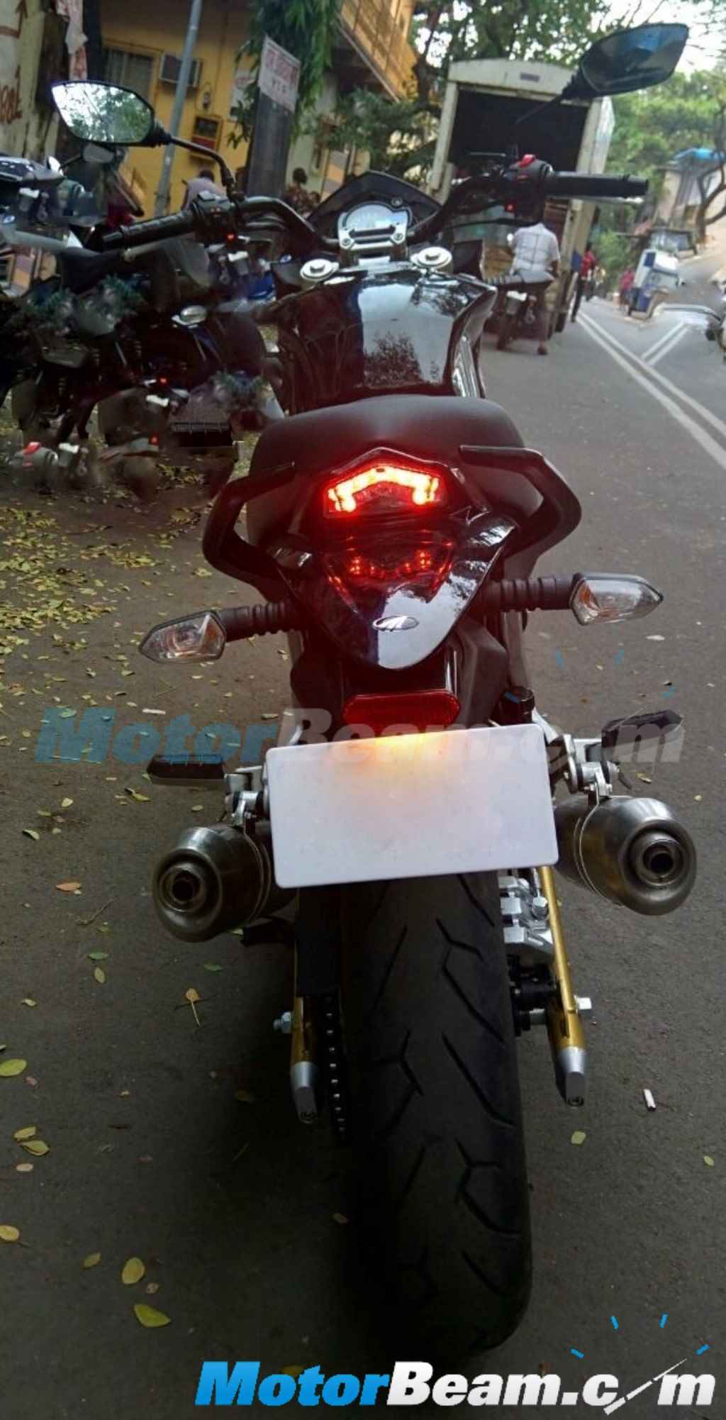 2016 Mahindra Mojo Rear