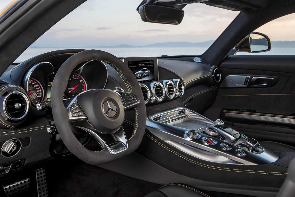 2016-Mercedes-AMG-GT-Interior