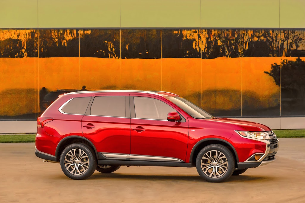 2016 Mitsubishi Outlander Side