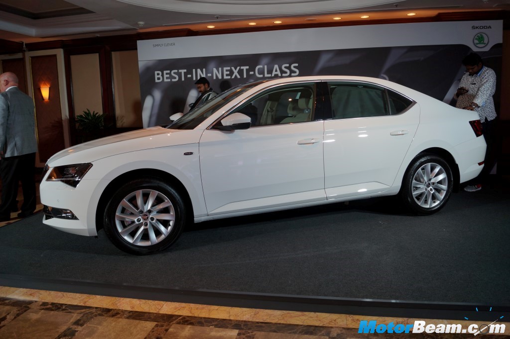 2016 Skoda Superb Side