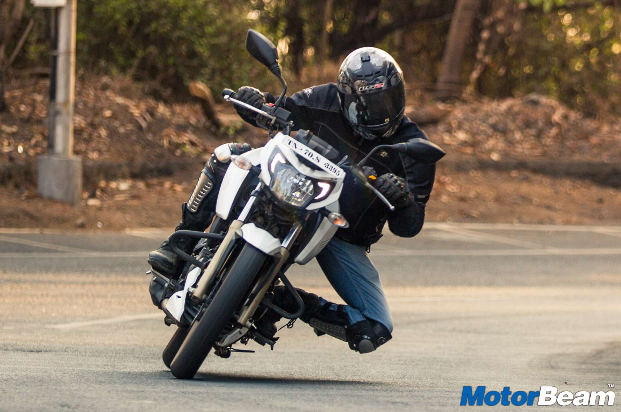 2016 TVS Apache 200 Video Review