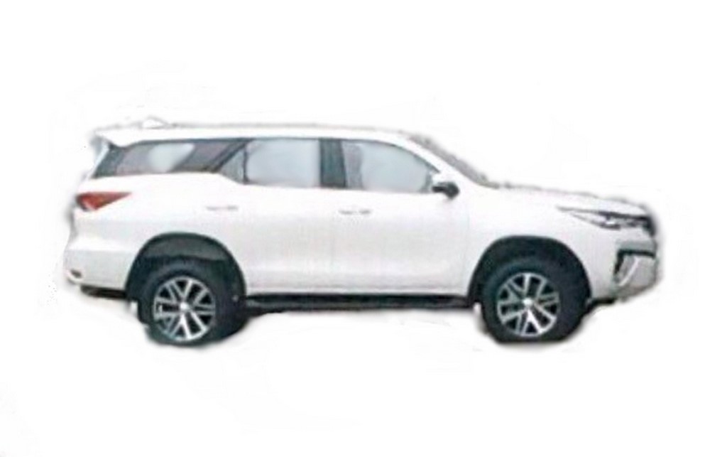 2016 Toyota Fortuner Side Spied