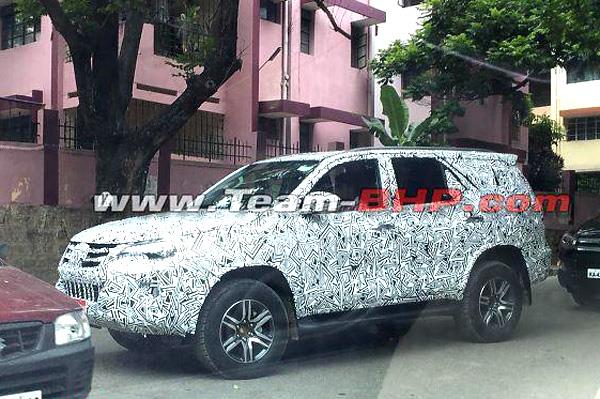 2016 Toyota Fortuner Spied In Bangalore