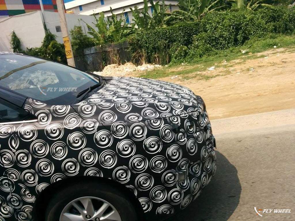 2016 Toyota Innova Spied Grille