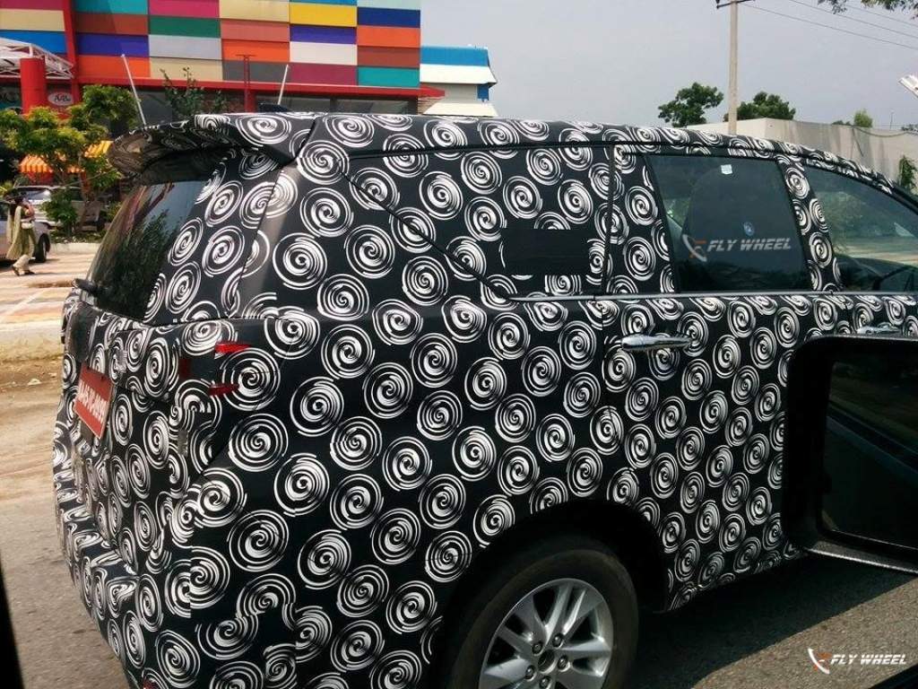 2016 Toyota Innova Spied Rear Quarter Glass
