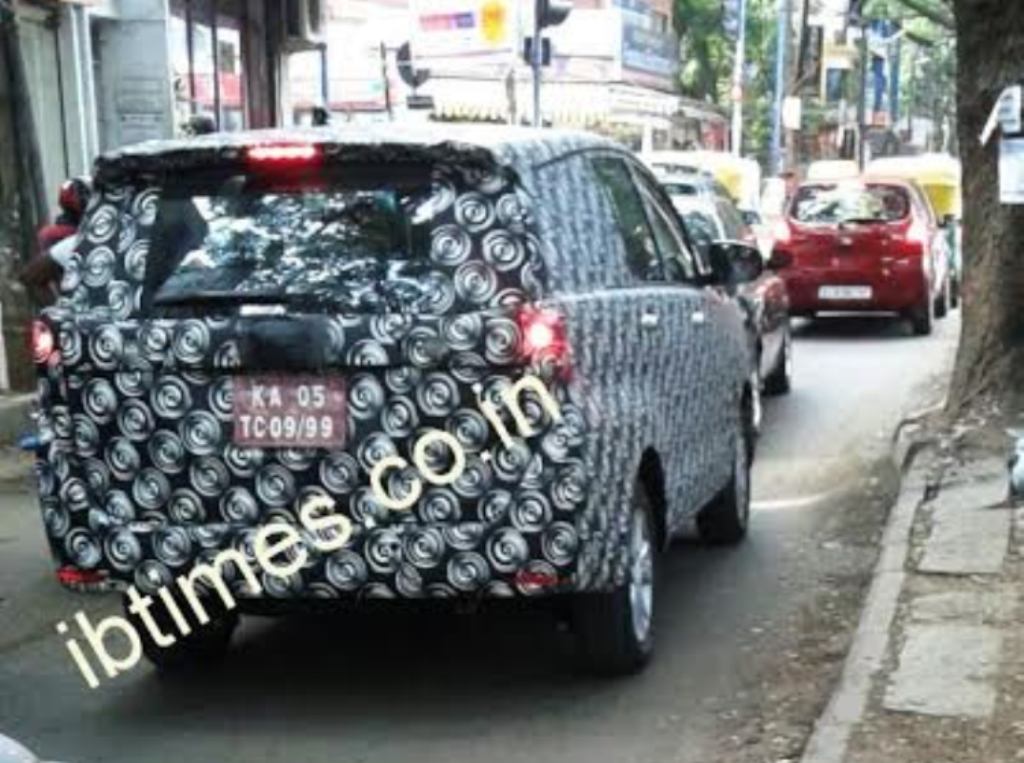 2016 Toyota Innova Spy Shot Bangalore