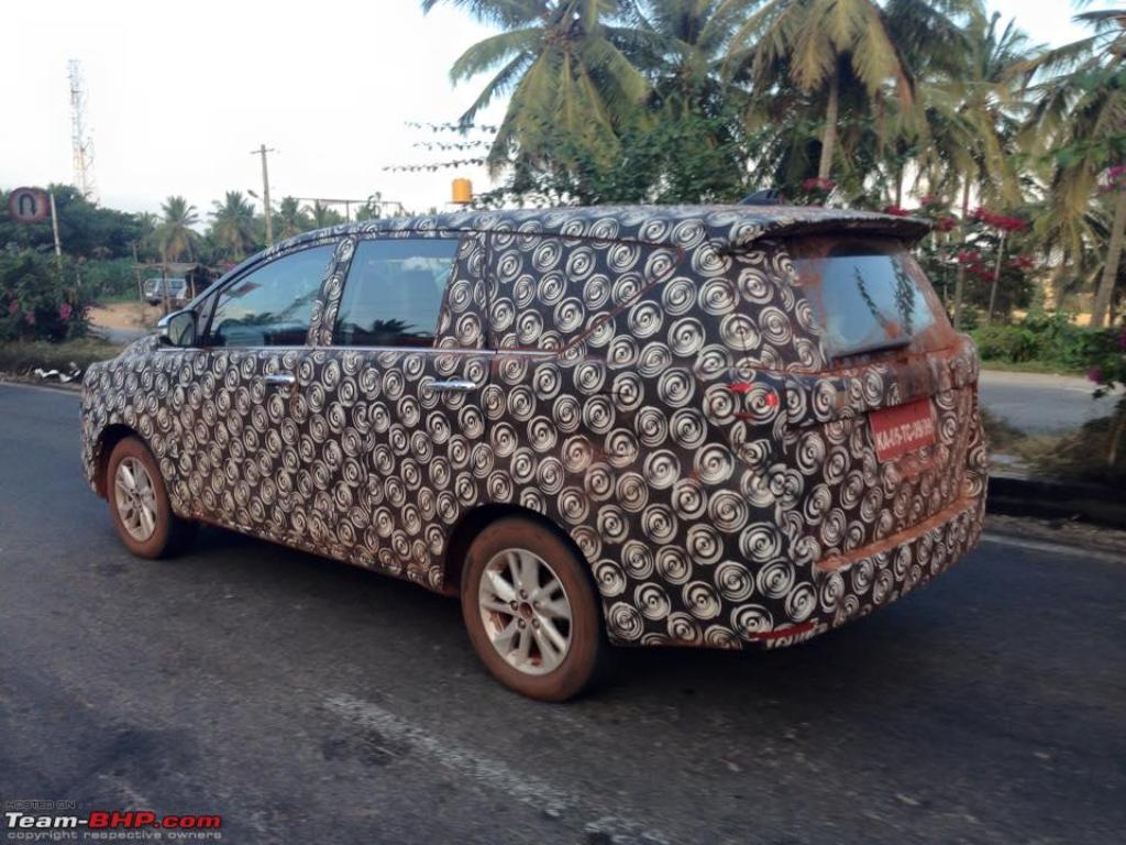 2016 Toyota Innova Spy Shot