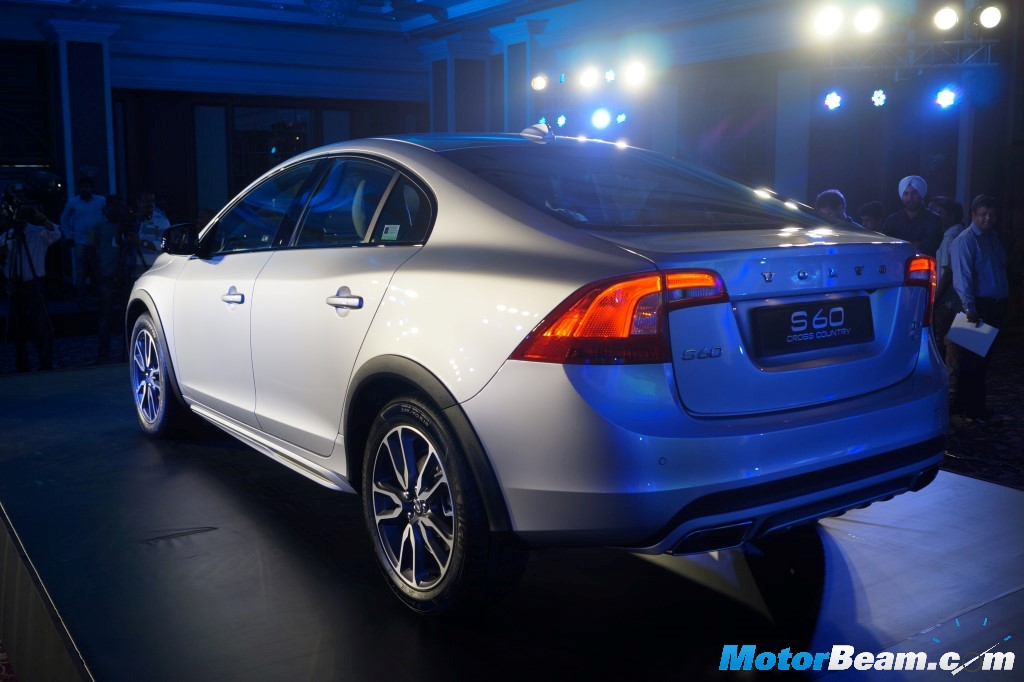 2016 Volvo S60 Cross Country Launched In India, Priced At Rs. 38.90 Lakhs [Live] | MotorBeam