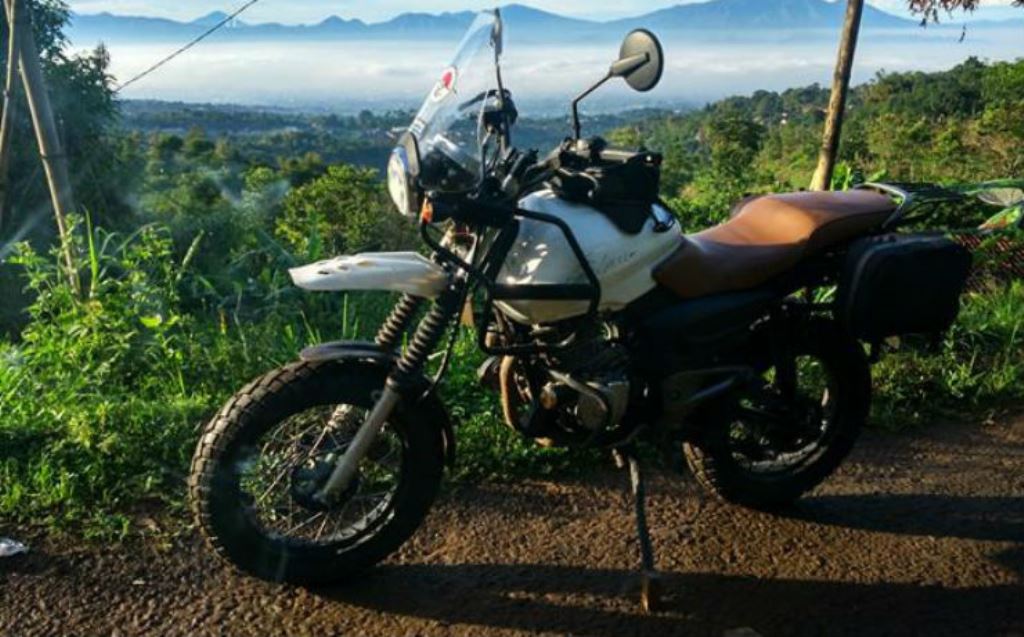 2017 Bajaj Pulsar Himalayan Mod Side