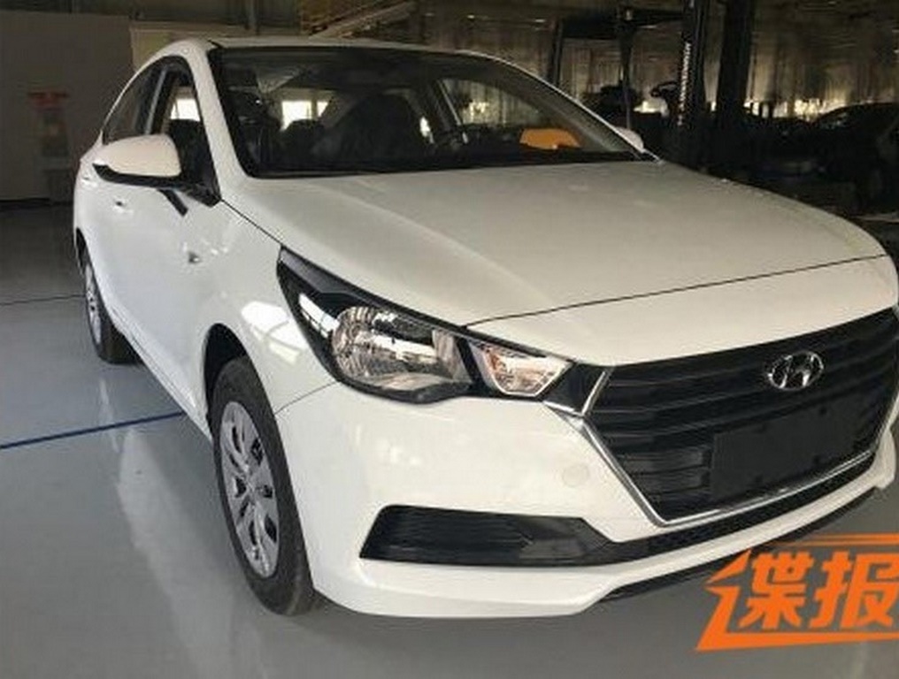 2017 Hyundai Verna Front Headlights
