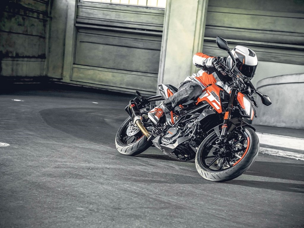 2017 KTM 125 Duke review