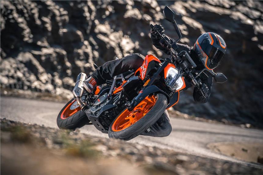 2017 KTM Duke 390 Details