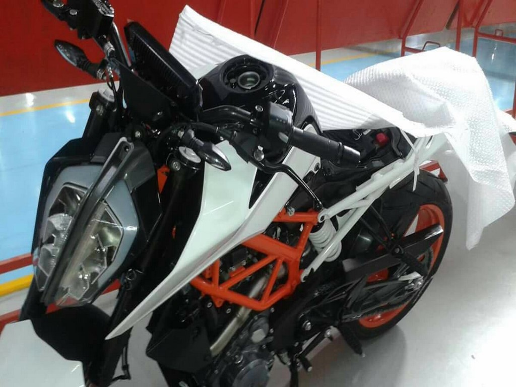 2017 KTM Duke 390 Spied