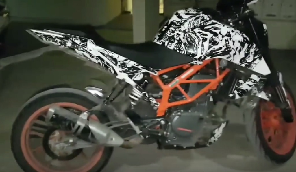 2017 KTM Duke 390 Video