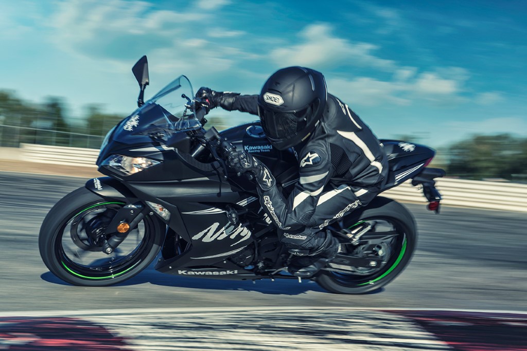 2017 Kawasaki Ninja Unveiled, Gets Wider Rear | MotorBeam