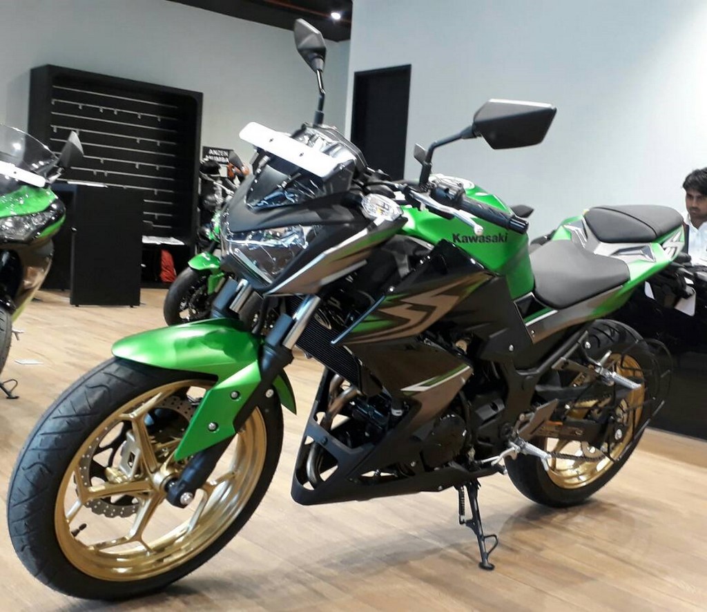2017 Kawasaki Z250 Front