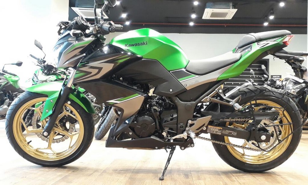 2017 Kawasaki Z250 Ninja Green