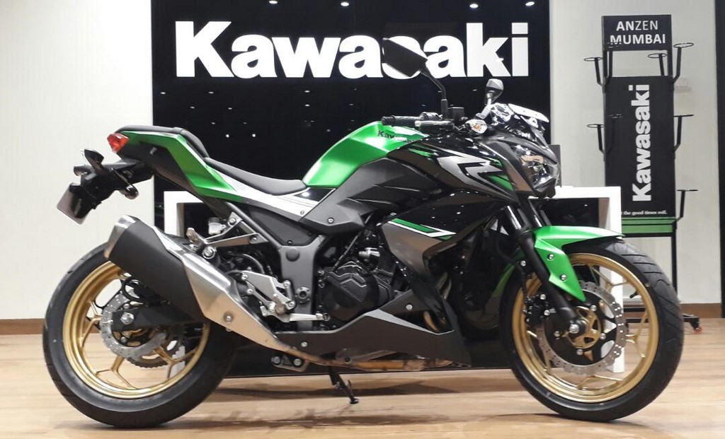 2017 Kawasaki Z250 Side