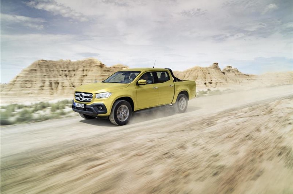 2017 Mercedes X-Class Pickup Side